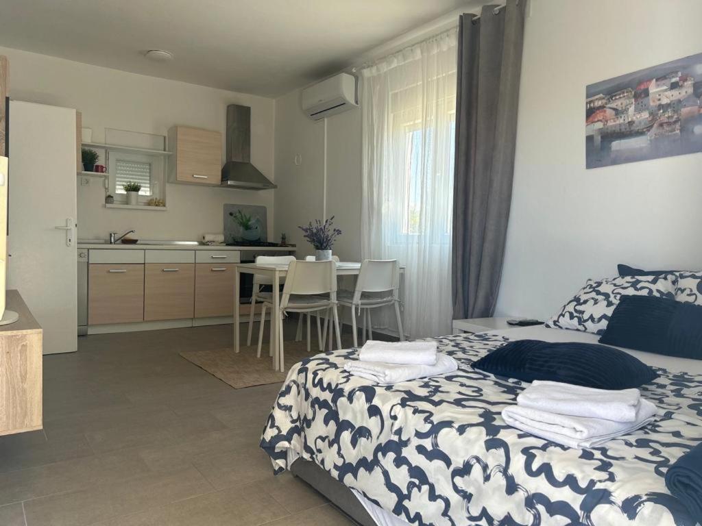 Apartmani Fulir Vrsi Esterno foto