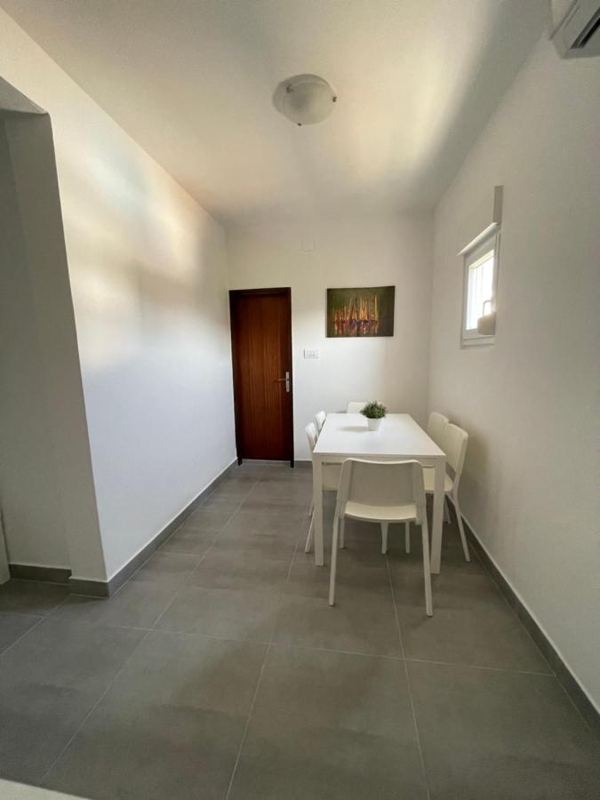 Apartmani Fulir Vrsi Esterno foto